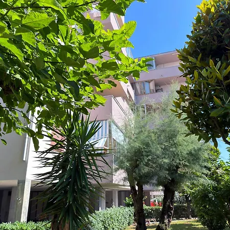 Guesthost - Rossini Mare With Parking *